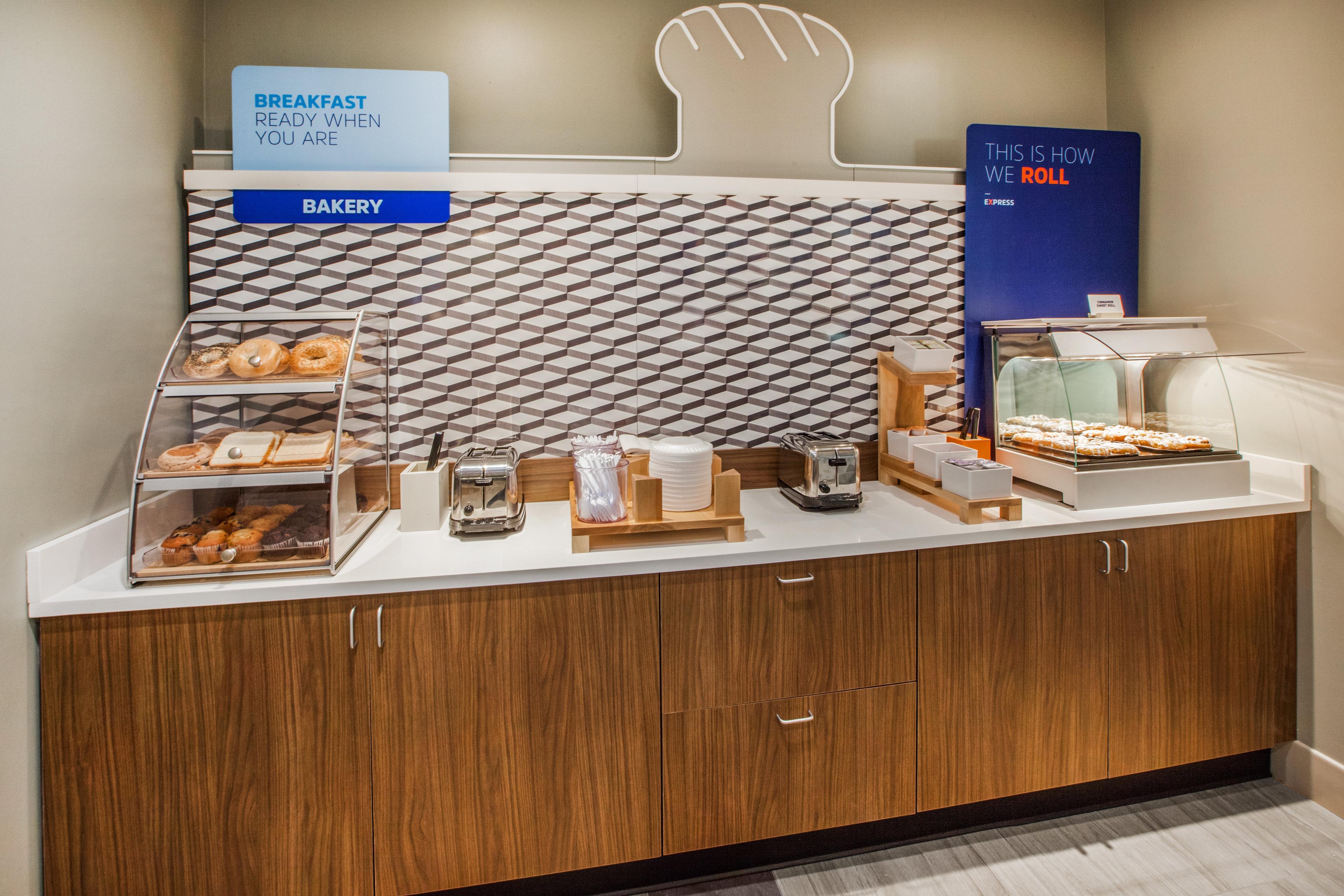 Holiday Inn Express & Suites - North Brunswick By Ihg Exteriér fotografie