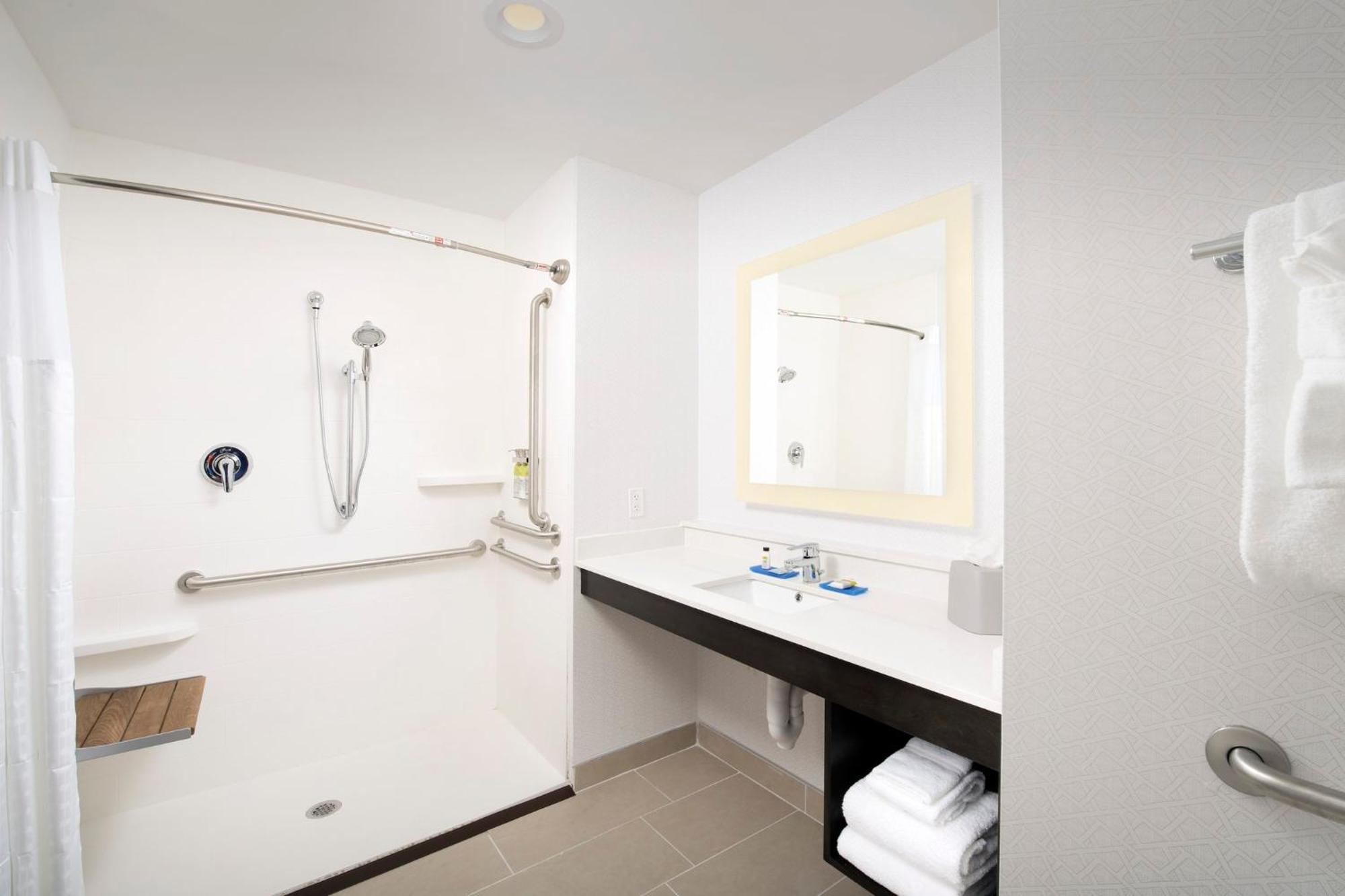 Holiday Inn Express & Suites - North Brunswick By Ihg Exteriér fotografie