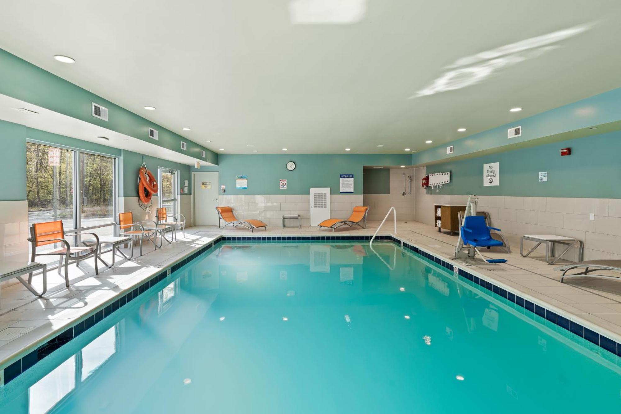 Holiday Inn Express & Suites - North Brunswick By Ihg Exteriér fotografie
